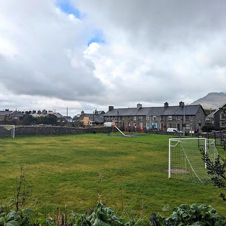 Cheerful 2 Bed Home With Mountain Views Blaenau Ffestiniog Esterno foto