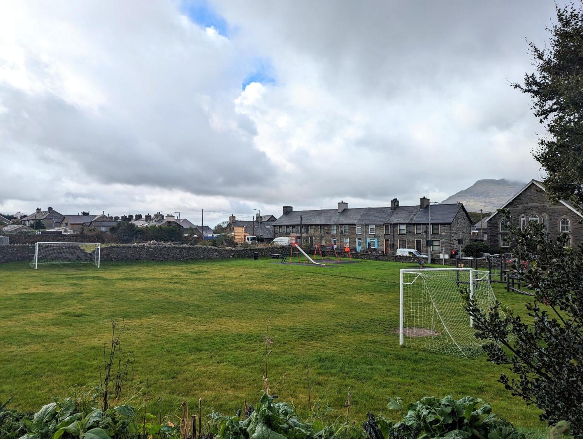 Cheerful 2 Bed Home With Mountain Views Blaenau Ffestiniog Esterno foto