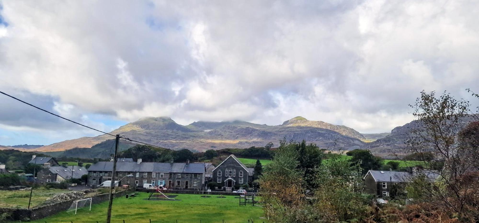 Cheerful 2 Bed Home With Mountain Views Blaenau Ffestiniog Esterno foto